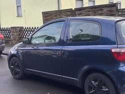 Blau Gebraucht 2002 Toyota Yaris Kleinwagen | 1.200 € (Guter Preis)