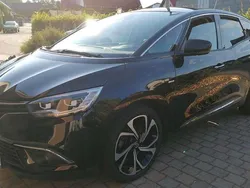 Schwarz Gebraucht 2017 Renault Scénic IV Bose Edition Van / Kleinbus | 12.500 € (Fairer Preis)