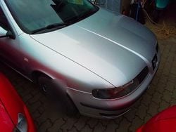 Grau Gebraucht 2002 Seat Leon Kleinwagen | 1.000 €