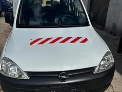 Weiß Gebraucht 2009 Opel Combo Van / Kleinbus | 2.399 €