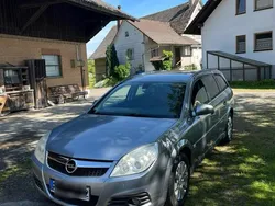 Grau Gebraucht 2006 Opel Vectra Kombi | 2.300 €