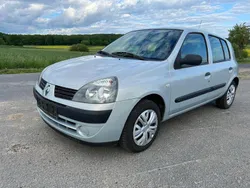 Grau Gebraucht 2004 Renault Clio II Kleinwagen | 2.250 € (Etwas zu teuer)