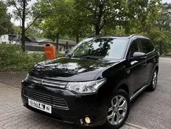 Schwarz Gebraucht 2013 Mitsubishi Outlander P-HEV Plus SUV | 7.450 € (Superpreis)