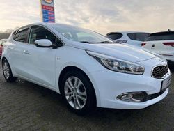 Weiß Gebraucht 2014 Kia Ceed FIFA World Cup Edition Kleinwagen | 5.999 € (Teuer)