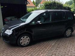 Schwarz Gebraucht 2005 VW Touran Trendline Van / Kleinbus | 2.400 € (Fairer Preis)
