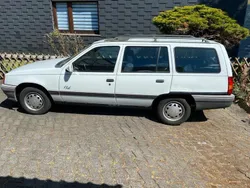 Weiß Gebraucht 1989 Opel Kadett Club Kombi | 2.300 €