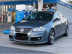 Grün Gebraucht 2010 VW Jetta Highline Limousine | 3.390 €