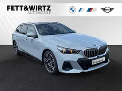 Brooklyn grau metallic Gebraucht 2024 BMW 520 M Sport Kombi | 53.300 € (Superpreis)