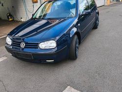 Blau Gebraucht 2001 VW Golf IV Kleinwagen | 1.800 € (Fairer Preis)