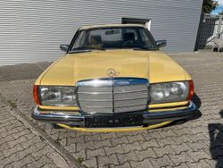 Gelb Gebraucht 1979 Mercedes 230 | 10.200 €