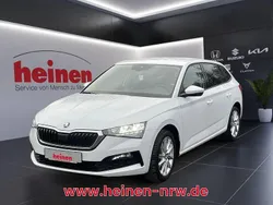 Weiß Gebraucht 2024 Skoda Scala Style Kleinwagen | 18.909 € (Guter Preis)
