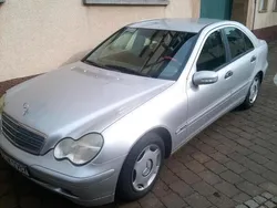 Grau Gebraucht 2000 Mercedes C200 Classic Limousine | 2.900 €