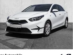 Weiß Gebraucht 2023 Kia Ceed Vision Limousine | 21.500 € (Guter Preis)
