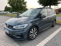 Grau Gebraucht 2021 VW Touran Highline Van / Kleinbus | 30.990 € (Fairer Preis)