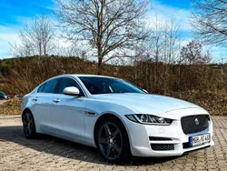 Weiß Gebraucht 2016 Jaguar XE Prestige Limousine | 13.990 € (Teuer)