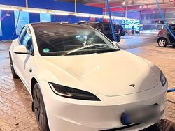Weiß Gebraucht 2023 Tesla Model 3 Standard Range Limousine | 29.999 € (Fairer Preis)