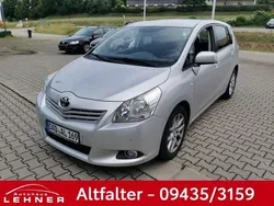 Silber Gebraucht 2012 Toyota Verso Life Van / Kleinbus | 5.990 € (Fairer Preis)