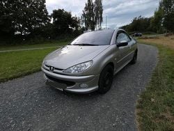 Grau Gebraucht 2005 Peugeot 206 CC Roland Garros Cabrio | 2.500 € (Etwas zu teuer)