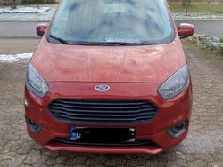Rot Gebraucht 2018 Ford Tourneo Courier Trend Van / Kleinbus | 9.600 € (Fairer Preis)