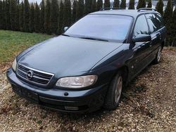Grün Gebraucht 2001 Opel Omega Kombi | 600 €