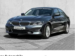 Grau Gebraucht 2021 BMW 320 Luxury Line Limousine | 30.880 € (Fairer Preis)