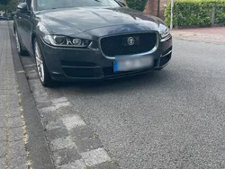 Grau Gebraucht 2017 Jaguar XE Limousine | 10.500 € (Guter Preis)