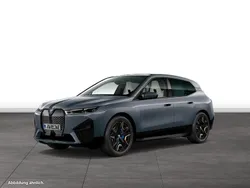 Grau Gebraucht 2024 BMW iX SUV | 64.300 € (Teuer)