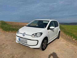 Weiß Gebraucht 2016 VW e-up! Kleinwagen | 8.750 € (Fairer Preis)
