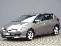 Grau Gebraucht 2017 Toyota Auris Limousine | 13.980 € (Etwas zu teuer)