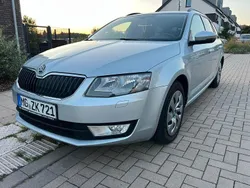 Grau Gebraucht 2015 Skoda Octavia Ambition Limousine | 7.950 € (Fairer Preis)