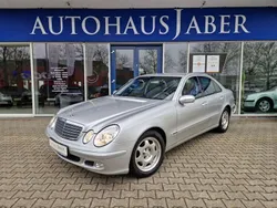 Brillantsilber Gebraucht 2003 Mercedes E200 Limousine | 11.489 €