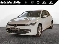 Pure white Gebraucht 2024 VW Golf VIII Life Limousine | 29.950 € (Teuer)