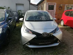 Silber Gebraucht 2016 Toyota Aygo Business Edition Kleinwagen | 7.750 € (Guter Preis)