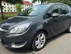 Grau Gebraucht 2016 Opel Meriva drive Van / Kleinbus | 9.900 € (Etwas zu teuer)