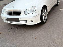 Weiß Gebraucht 2004 Mercedes C230 Avantgarde Limousine | 4.500 € (Etwas zu teuer)
