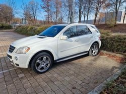 Weiß Gebraucht 2009 Mercedes ML63 AMG AMG SUV | 13.999 €