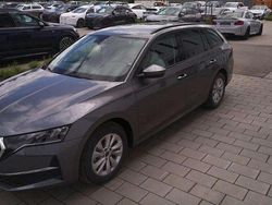 Graphitegrau metallic Gebraucht 2024 Skoda Octavia Selection Kombi | 32.590 € (Fairer Preis)