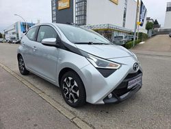 Silber Gebraucht 2021 Toyota Aygo X-play Kleinwagen | 9.990 € (Fairer Preis)
