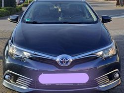 Blau Gebraucht 2015 Toyota Auris Hybrid Sport Kombi | 15.000 € (Etwas zu teuer)