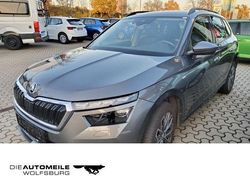 Graphitegrau metallic Gebraucht 2022 Skoda Kamiq Tour SUV | 20.390 € (Guter Preis)