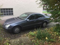 Grau Gebraucht 2005 Mercedes E280 Limousine | 4.900 €