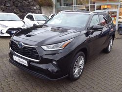 Attitude black mc. Gebraucht 2022 Toyota Highlander Hybrid Executive SUV | 44.990 € (Superpreis)