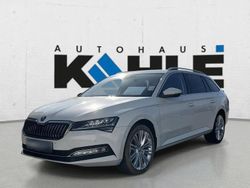 Moonweiß perleffekt Gebraucht 2024 Skoda Superb Style Kombi | 43.960 €