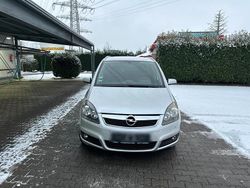 Grau Gebraucht 2007 Opel Zafira Van / Kleinbus | 5.499 € (Teuer)