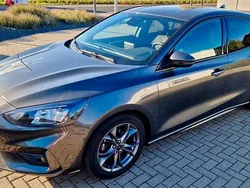 Grau Gebraucht 2020 Ford Focus ST-Line Limousine | 15.300 € (Guter Preis)