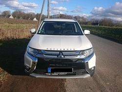 Weiß Gebraucht 2016 Mitsubishi Outlander Top SUV | 12.500 € (Guter Preis)