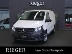 Weiß Gebraucht 2023 Mercedes Vito Van / Kleinbus | 36.533 € (Fairer Preis)