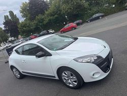 Weiß Gebraucht 2010 Renault Mégane Coupé Coupé | 3.999 € (Guter Preis)