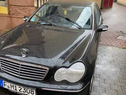 Schwarz Gebraucht 2001 Mercedes C220 Avantgarde Limousine | 1.500 € (Fairer Preis)