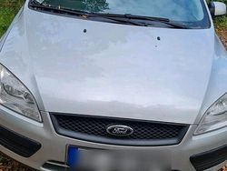 Silber Gebraucht 2007 Ford Focus Kombi | 1.350 €